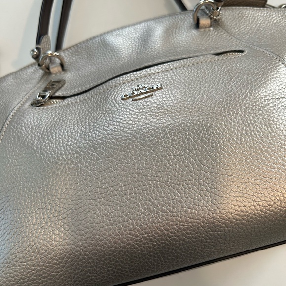 COACH PEBBLED LEATHER CLASSIC SHOULDER HANDBAG SILVER / CHAMPAGNE TONE - Picture 2 of 16